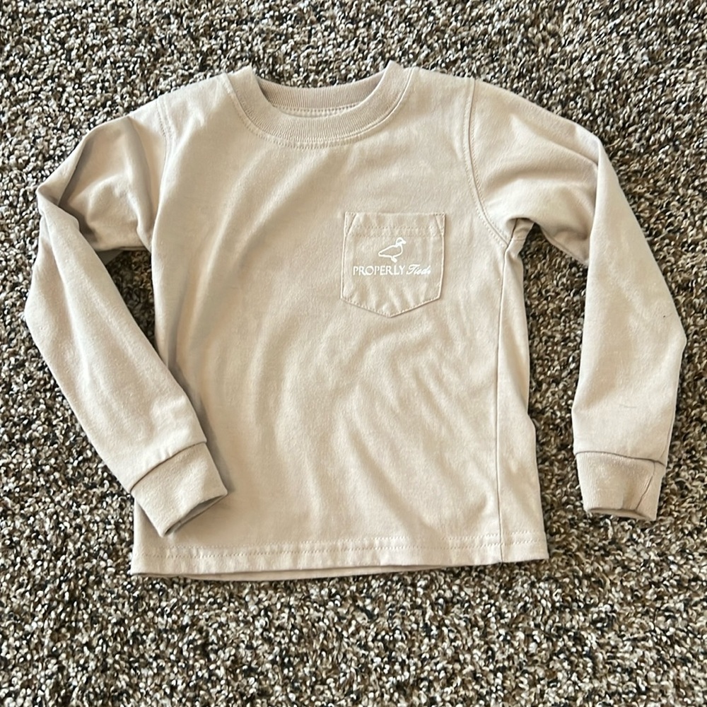 Boys long sleeve properly tied long sleeve t-shirt.